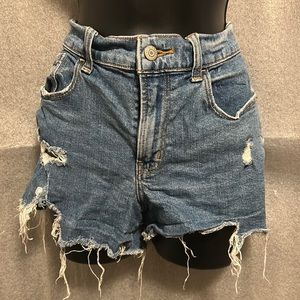 Old Navy Boyfriend Mid-rise denim shorts